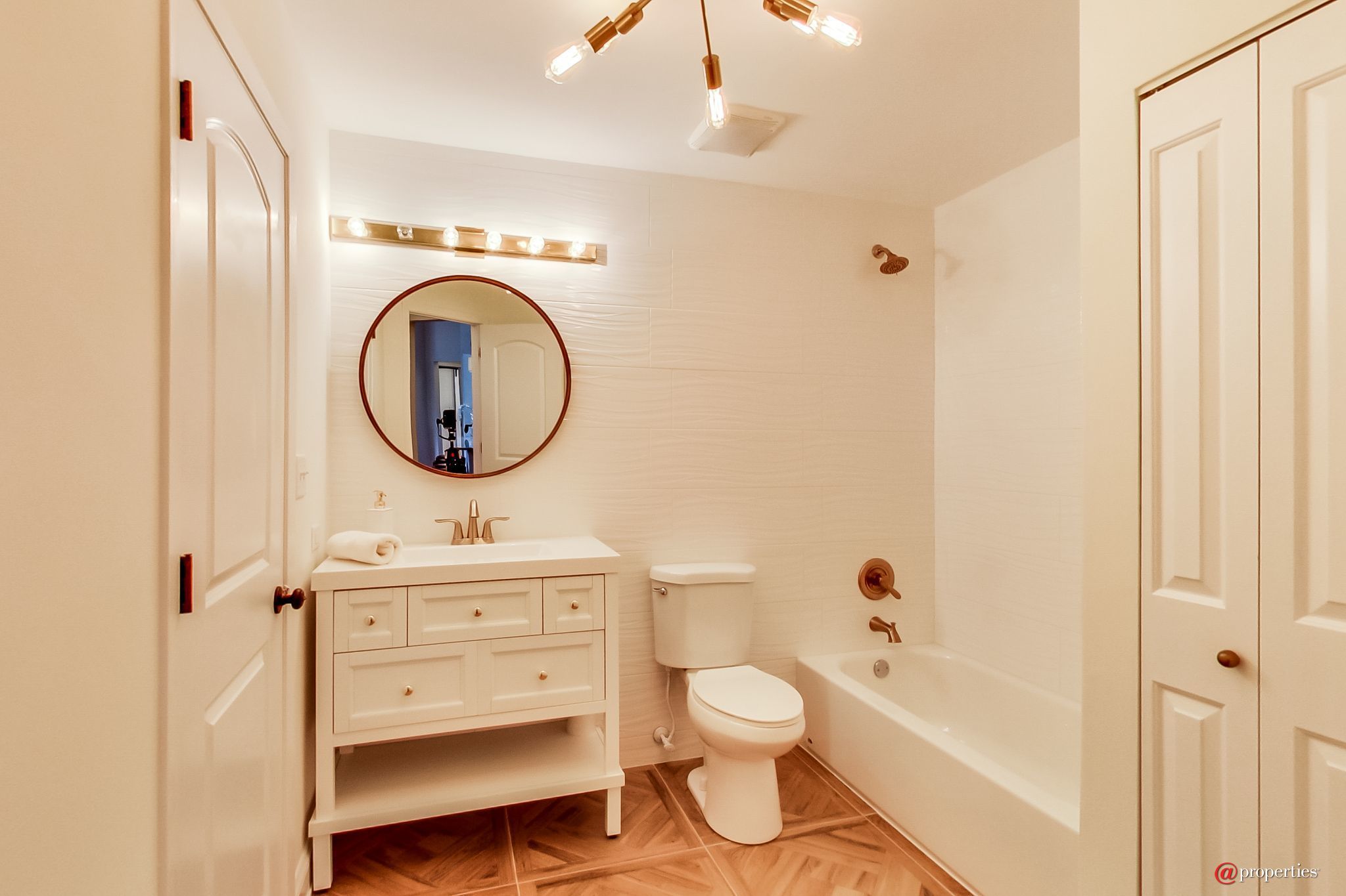 1451 Fairlane Drive #2 Schaumburg, Illinois 60193 - Semi-Ensuite