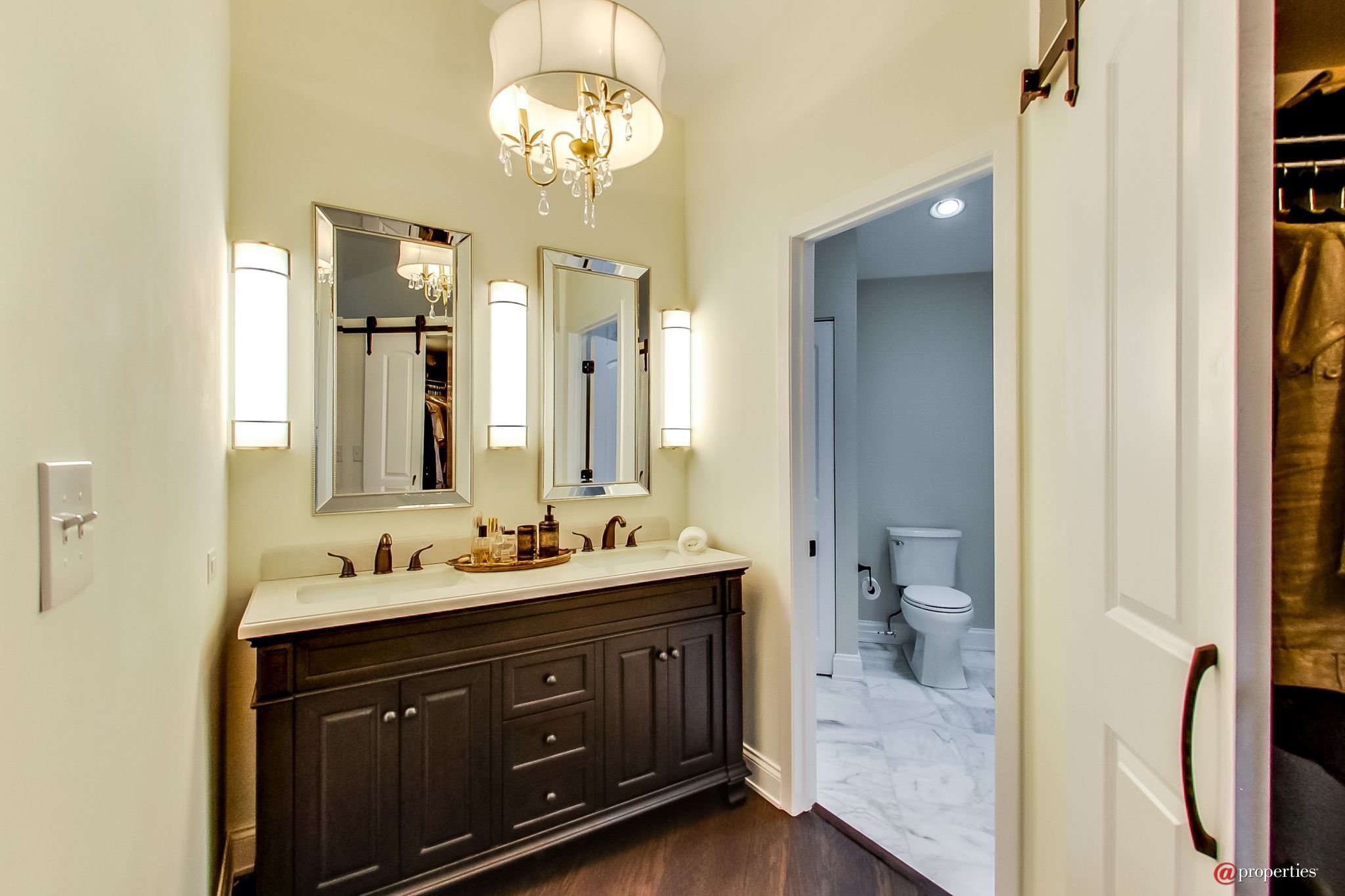 1451 Fairlane Drive #2 Schaumburg, Illinois 60193 - Ensuite