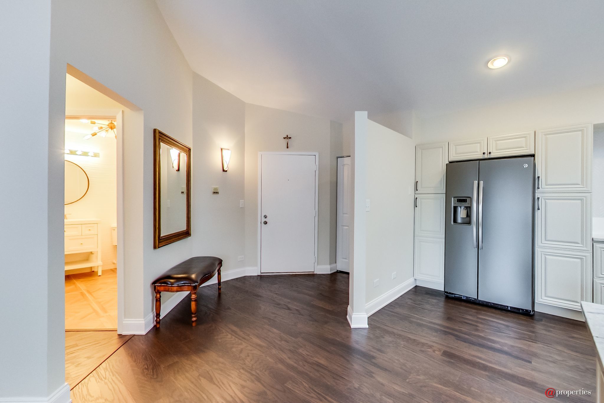 1451 Fairlane Drive #2 Schaumburg, Illinois 60193 - Foyer
