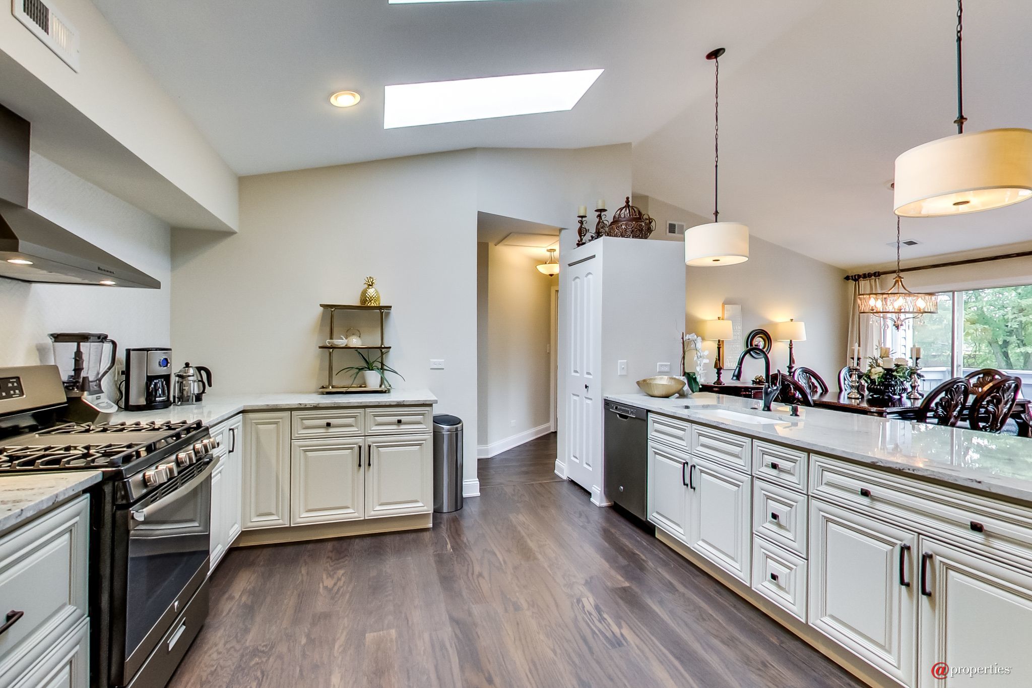 1451 Fairlane Drive #2 Schaumburg, Illinois 60193 - Kitchen