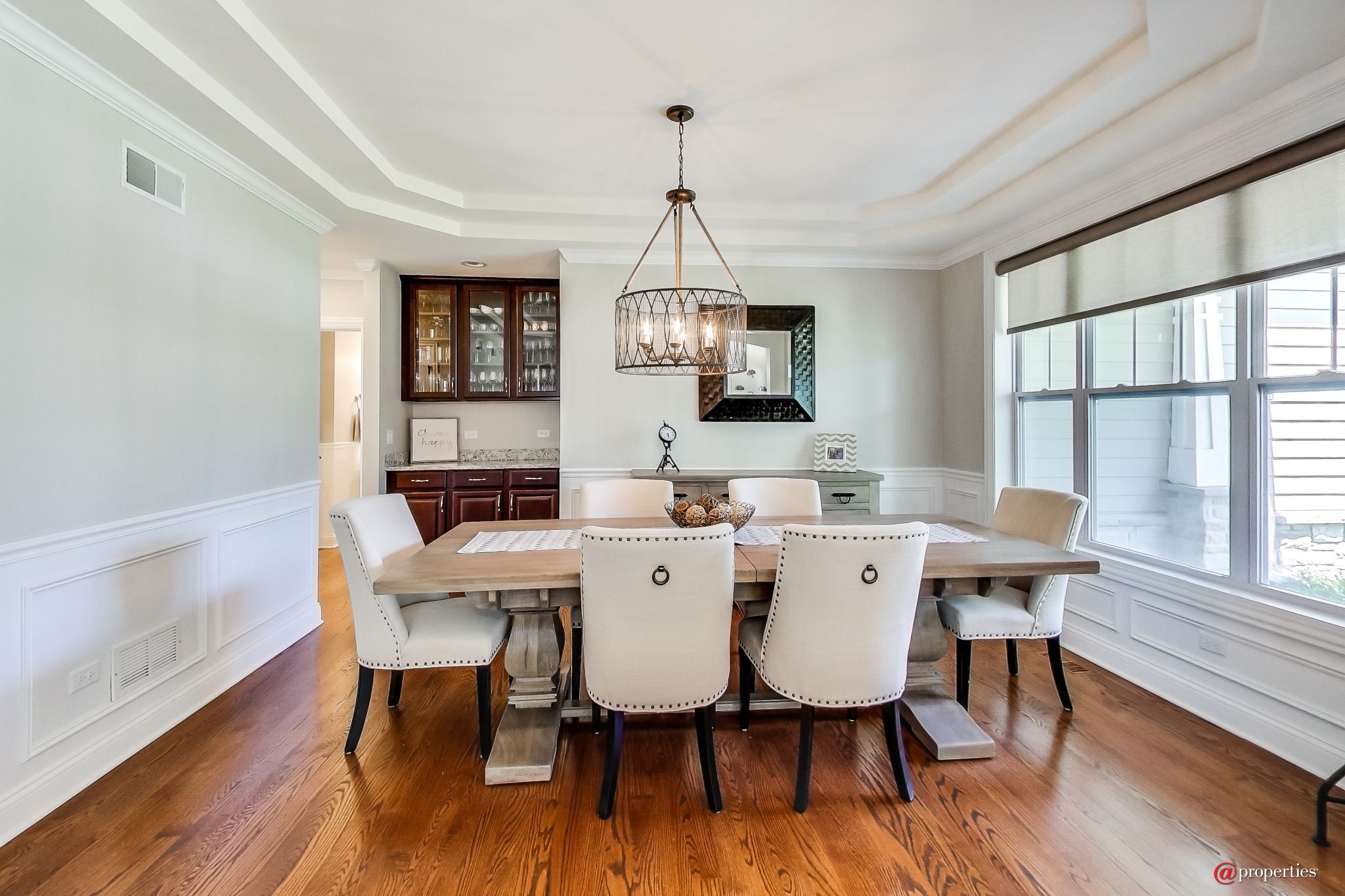 1430 N Race Avenue Arlington Heights, Illinois 60004 - Dining