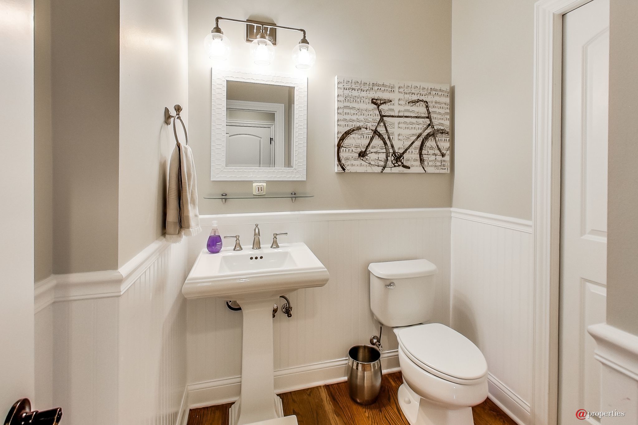 1430 N Race Avenue Arlington Heights, Illinois 60004 - Powder