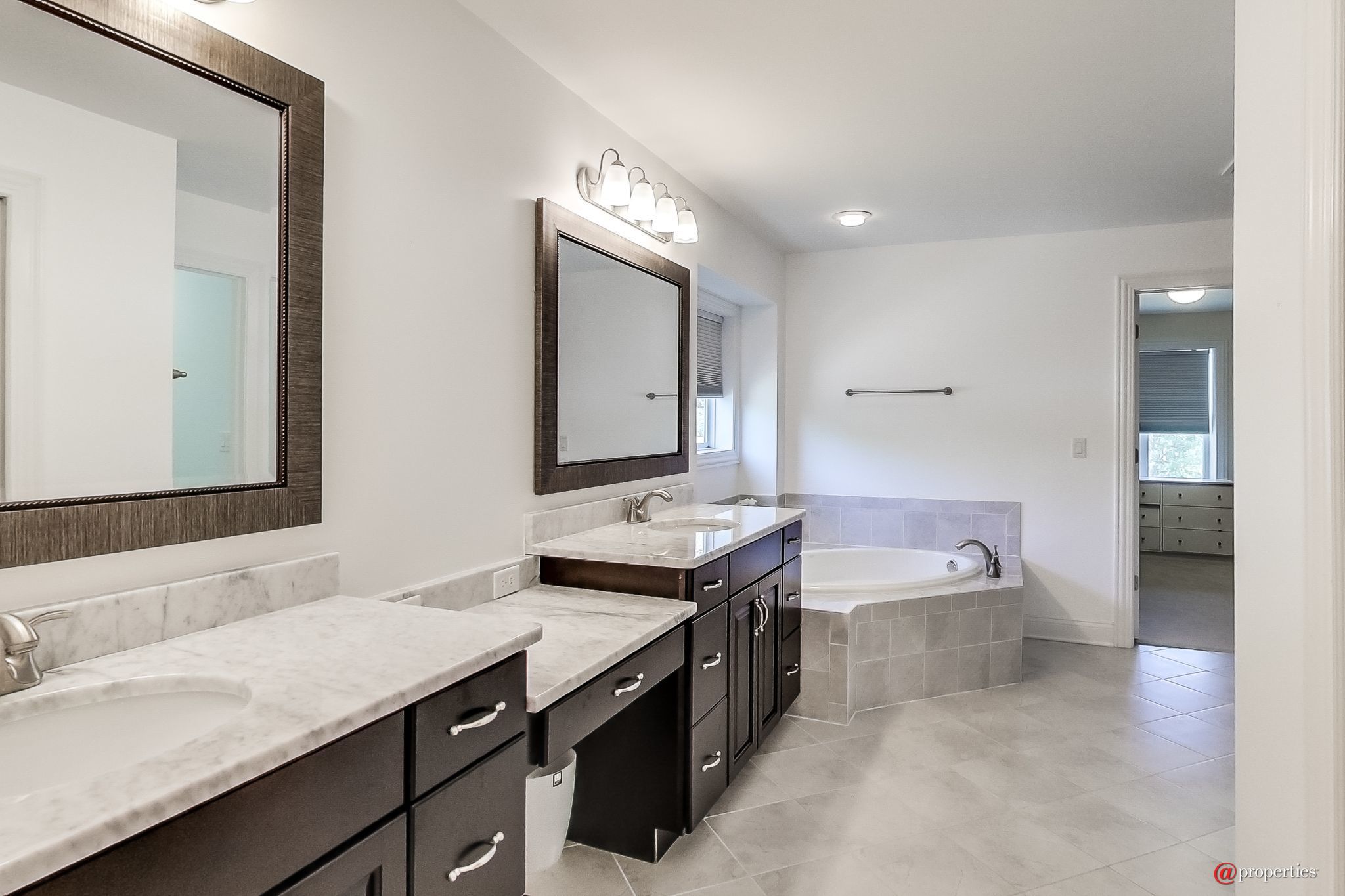 1430 N Race Avenue Arlington Heights, Illinois 60004 - Ensuite