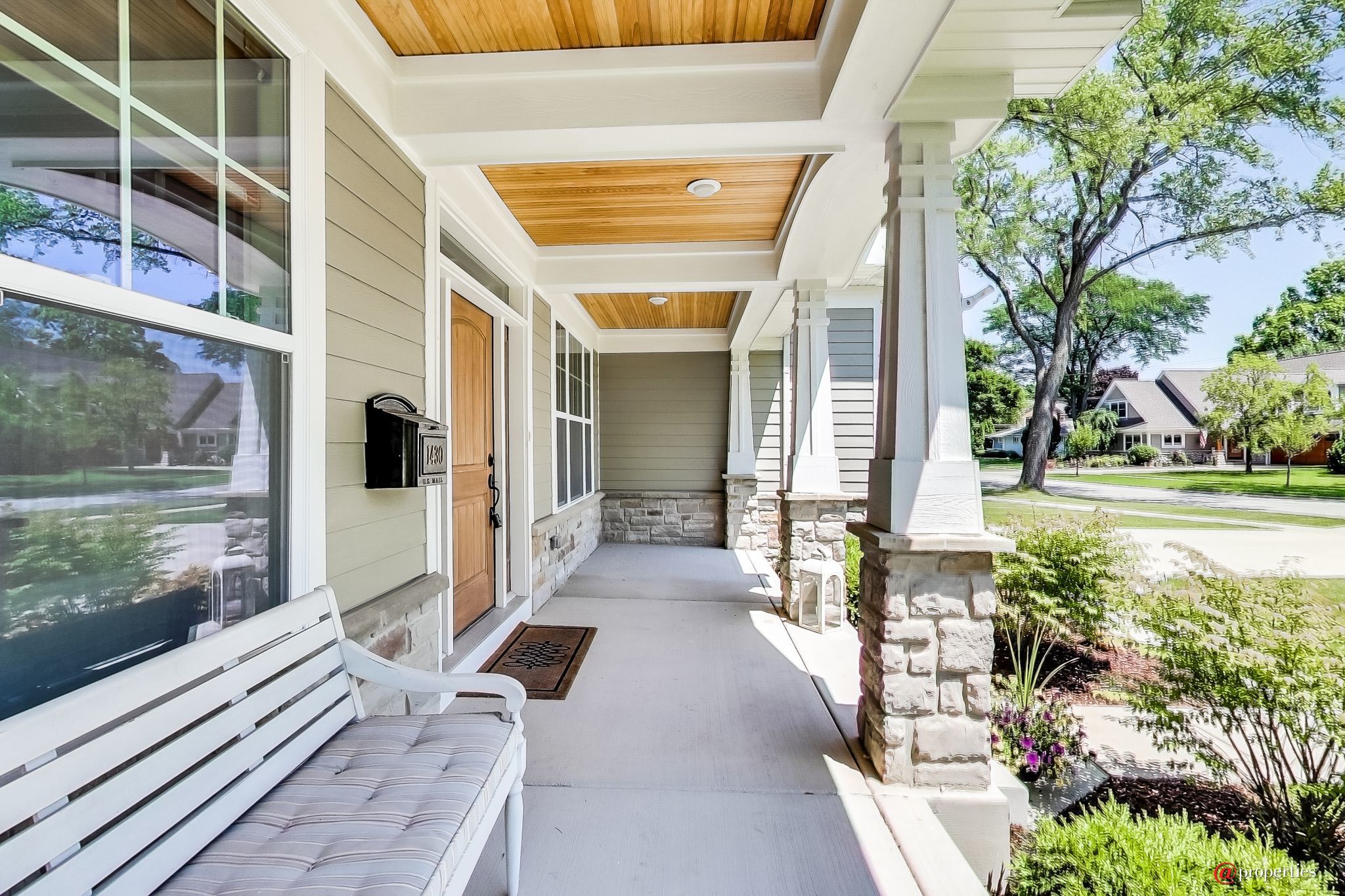 1430 N Race Avenue Arlington Heights, Illinois 60004 - Porch