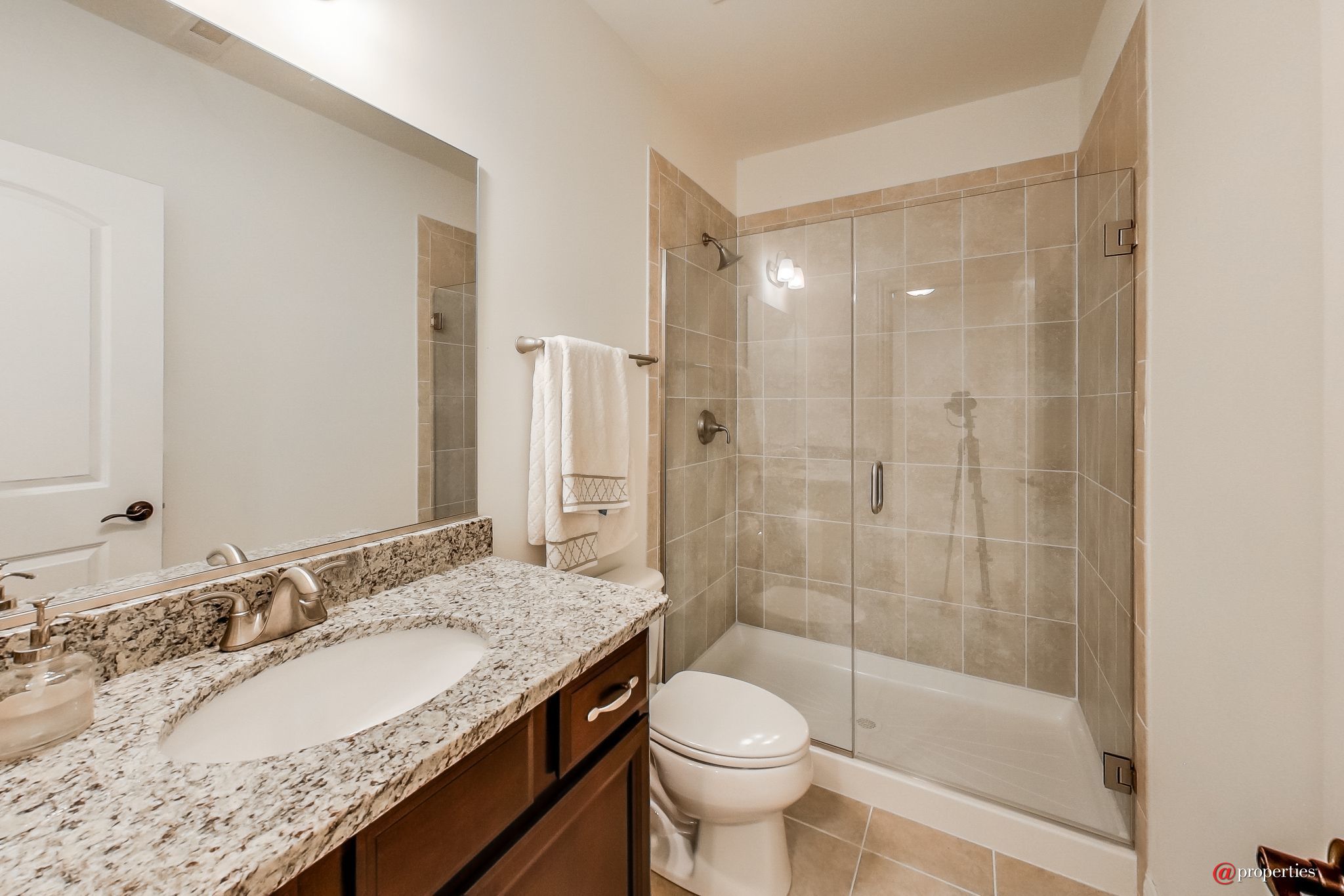 1430 N Race Avenue Arlington Heights, Illinois 60004 - Bathroom
