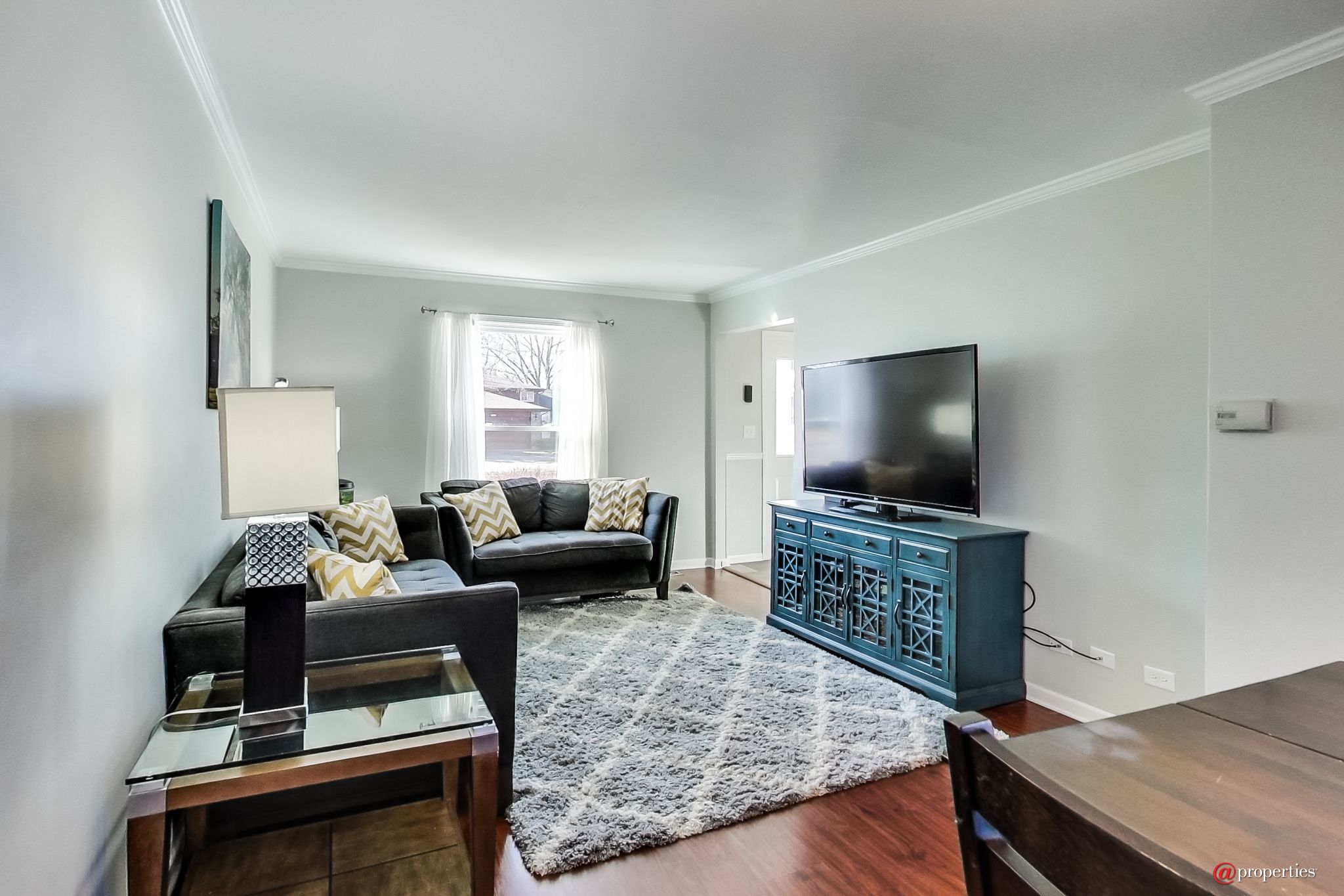 115 S Parkside Avenue Glen Ellyn, Illinois 60137 - Living