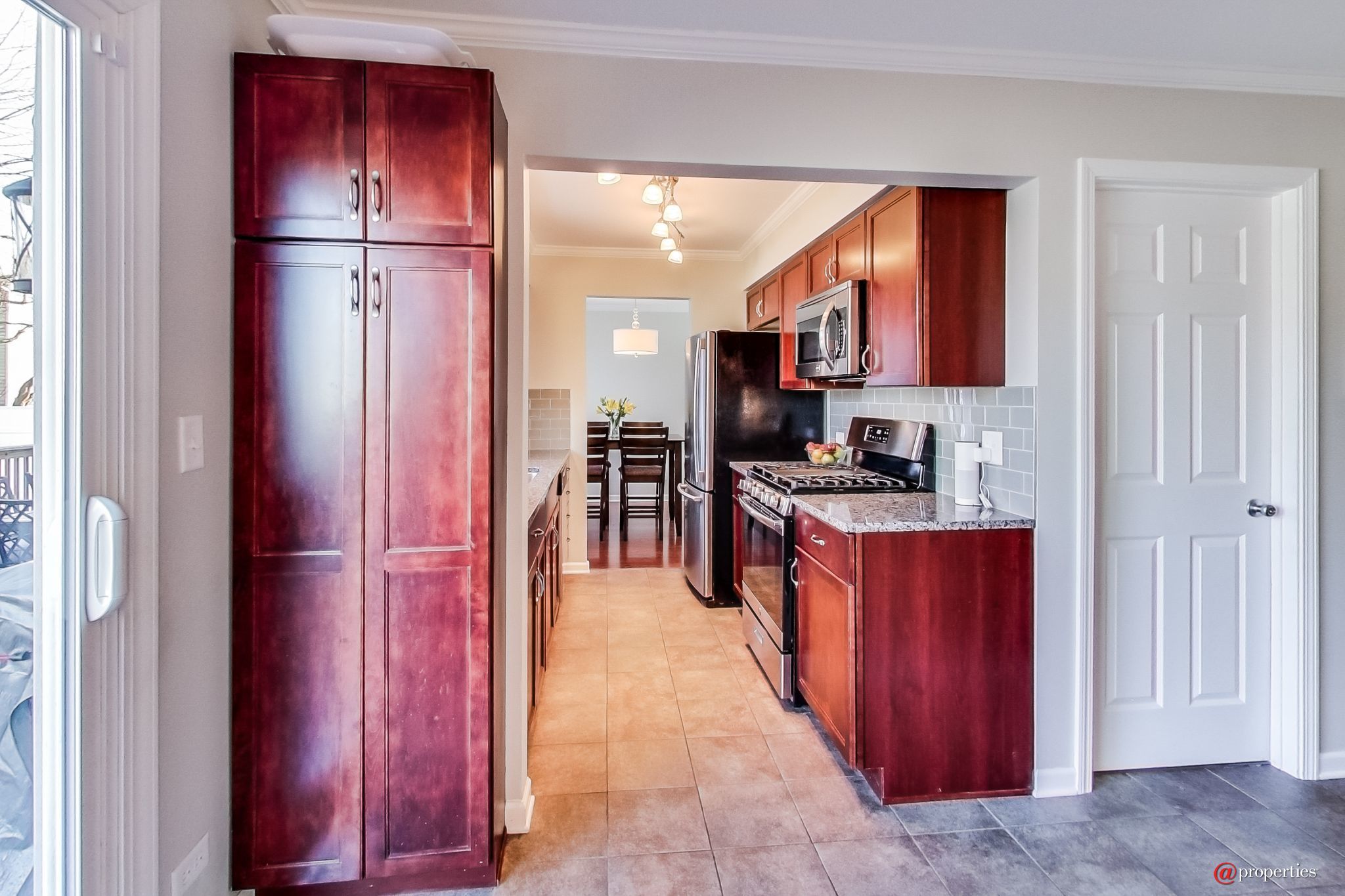 115 S Parkside Avenue Glen Ellyn, Illinois 60137 - Kitchen